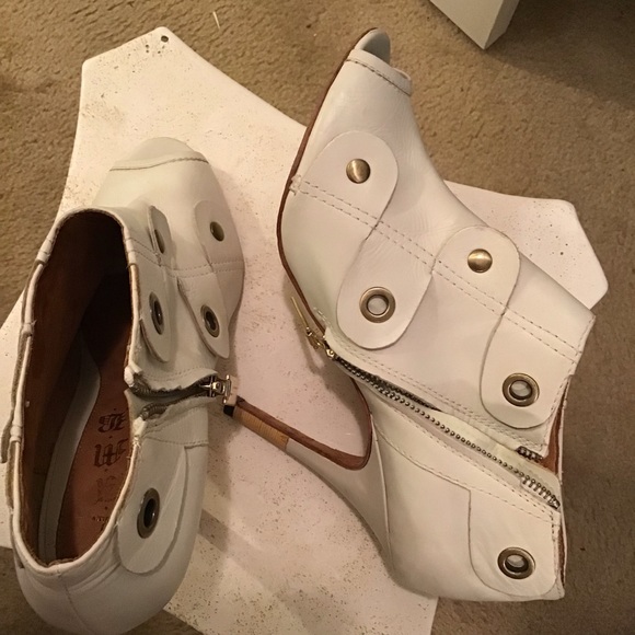 Peep toe booties - Picture 5 of 5